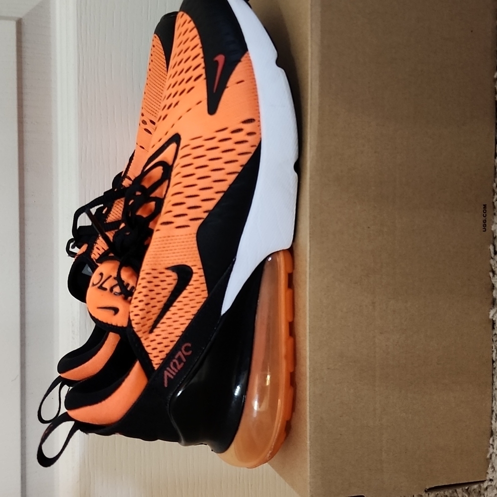 Nike Air Max 270 - LIKE NEW!